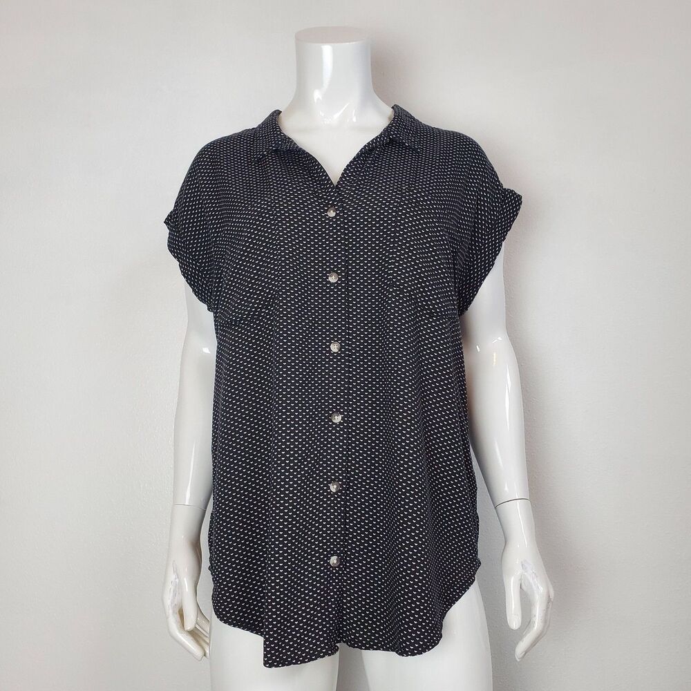 Jachs Girlfriend Black White Heart Button-Up Shirt